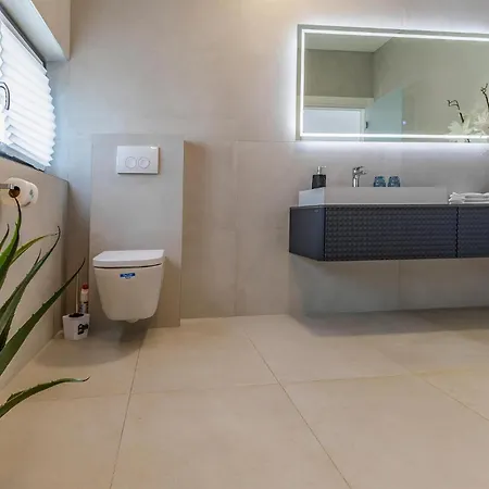 In With Kitchen Πούλα