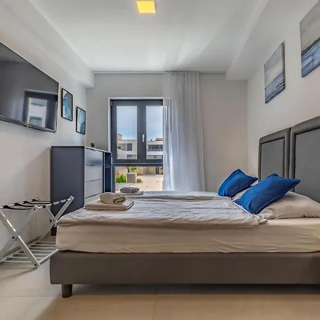 In With Kitchen * Πούλα