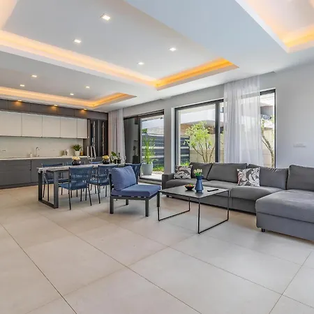 In With Kitchen Nyaraló *