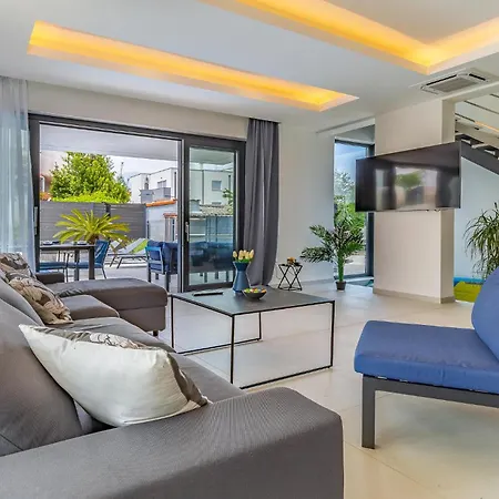 In With Kitchen Póla