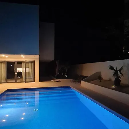 Nyaraló In With Kitchen