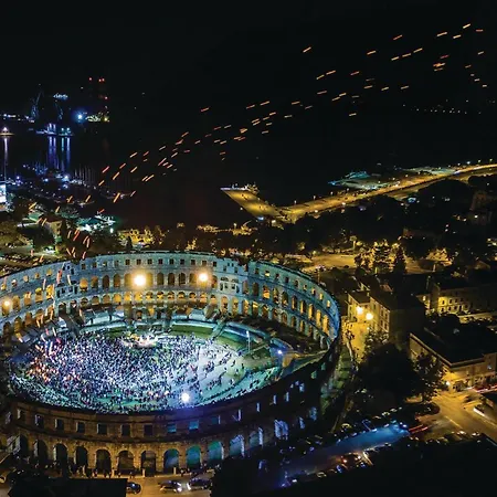 Holiday home In With Kitchen