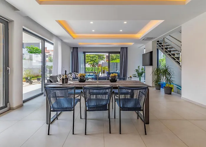 Ferienhaus In With Kitchen Pula