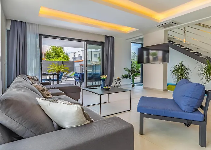 In With Kitchen Pula